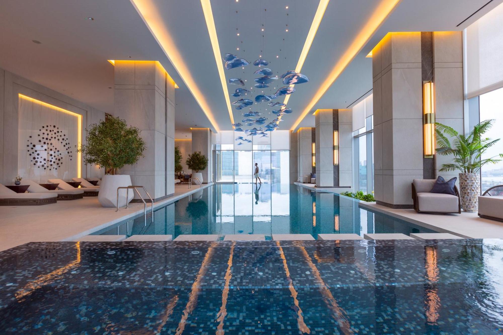 Onyx Rotana Hotel Manama Exterior foto The swimming pool at the Ritz-Carlton, DIFC