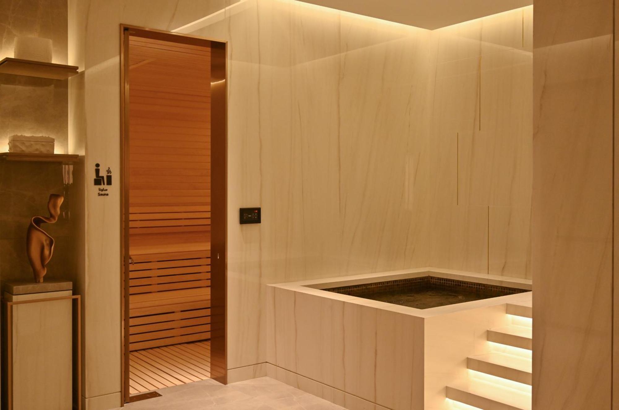Onyx Rotana Hotel Manama Exterior foto A Turkish bath in a hotel