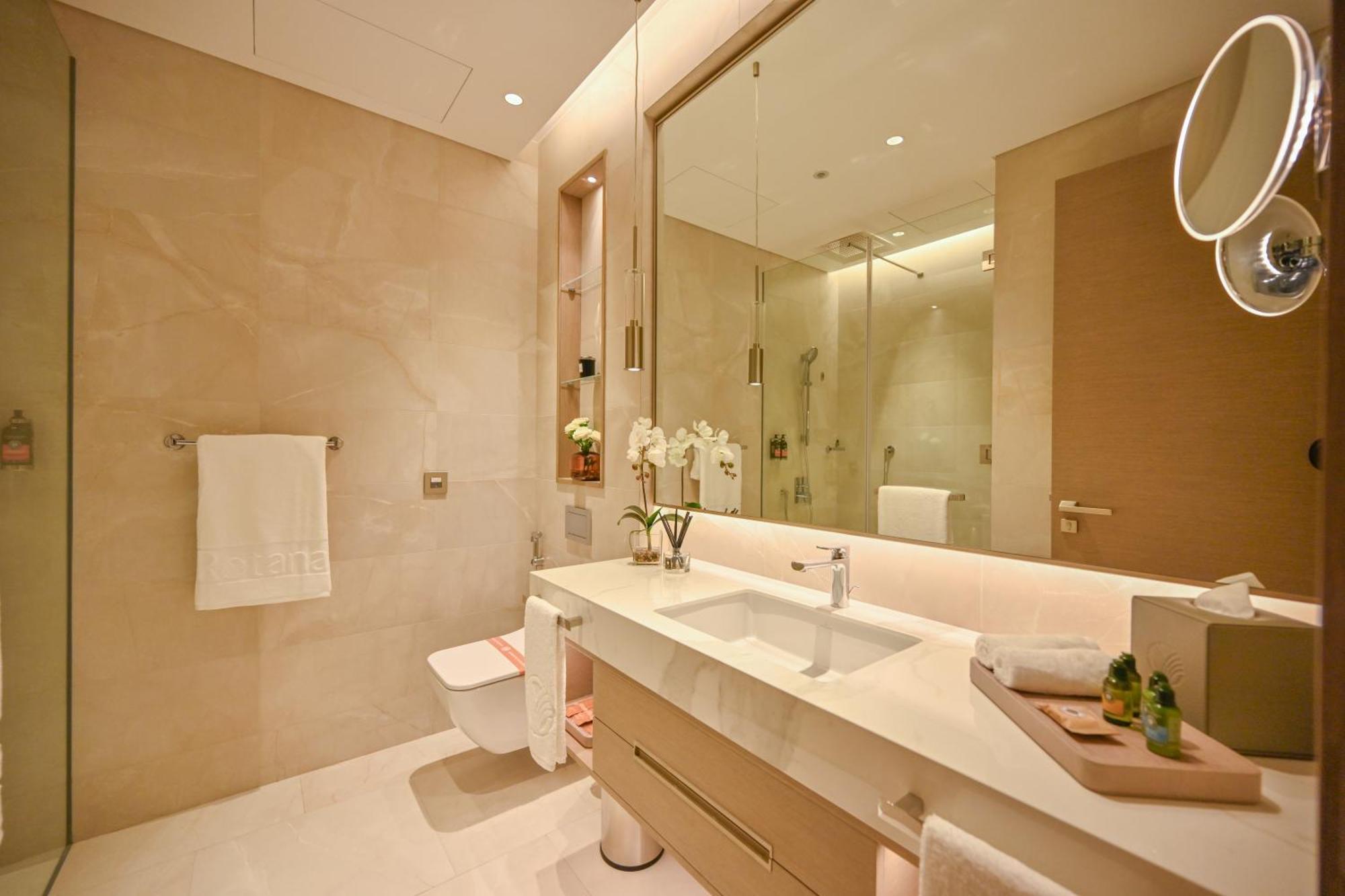 Onyx Rotana Hotel Manama Exterior foto Bathroom